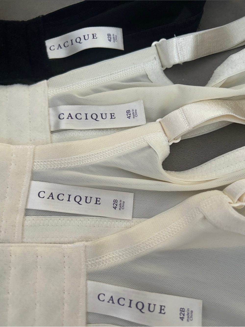 Cacique Bold Lace Plunge Underwire Bras 42B - Picture 6 of 10